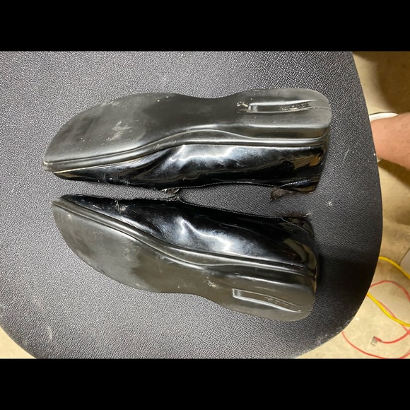 Ladies Prada shoes - Picture 2 of 3